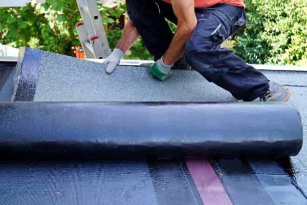 Emergency Roofing Services: When to Call a Contractor